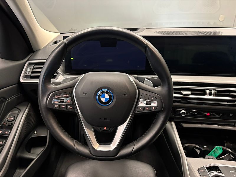 BMW 330 bild 18