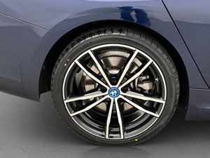 BMW 330 bild 37