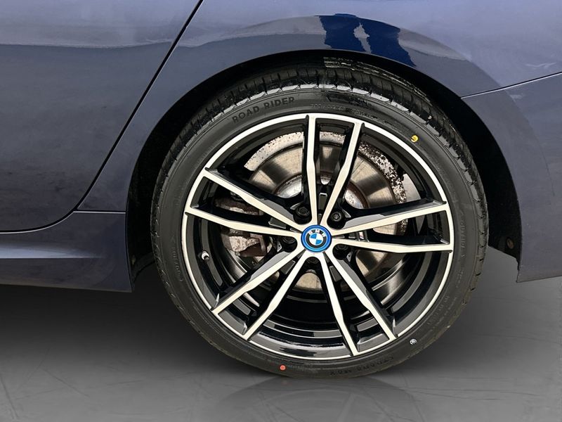 BMW 330 bild 36