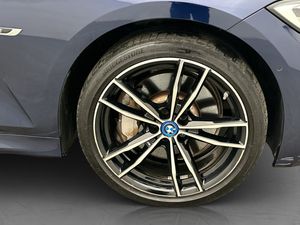 BMW 330 bild 38