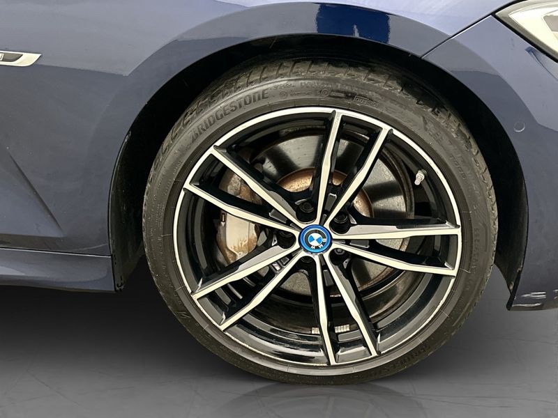 BMW 330 bild 38