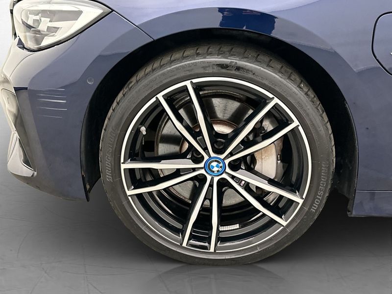 BMW 330 bild 35