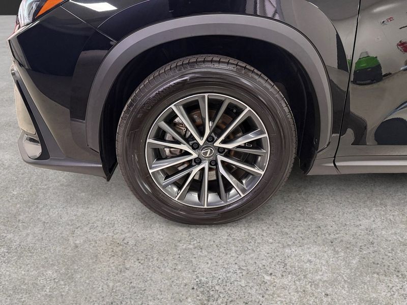 Lexus NX bild 17
