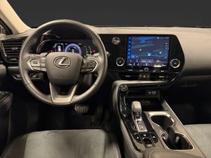 Lexus NX bild 12