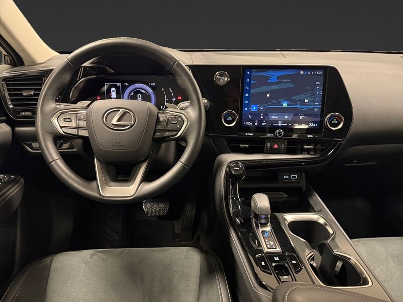 Lexus NX bild 12