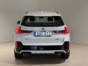 BMW iX1 bild 13