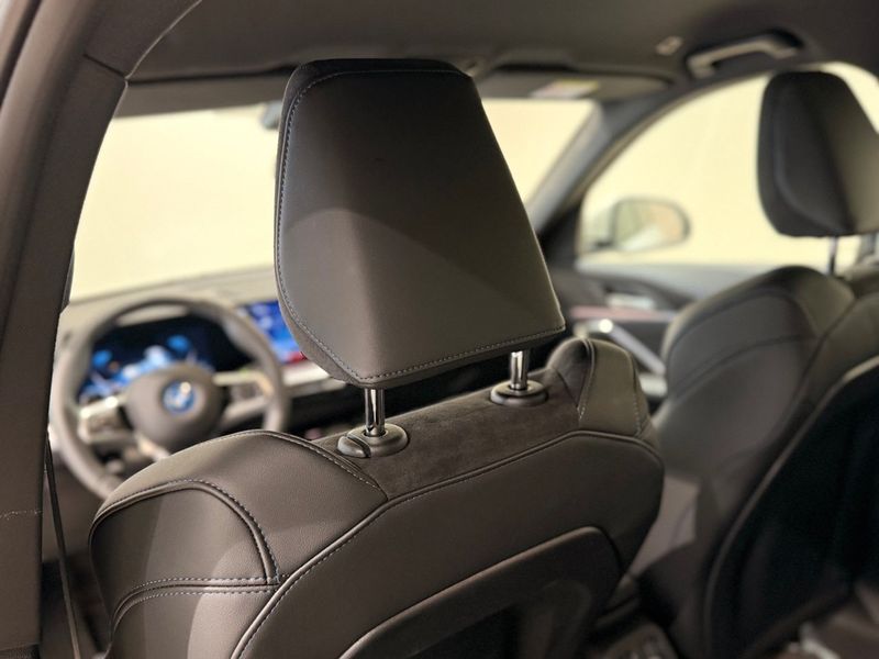 BMW iX1 bild 8