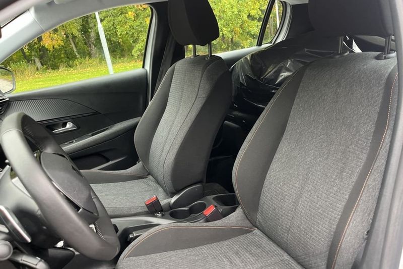 Peugeot 208 bild 6