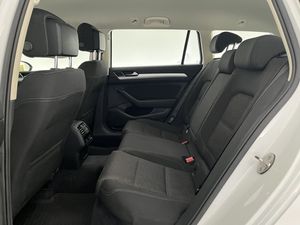 Volkswagen Passat bild 17