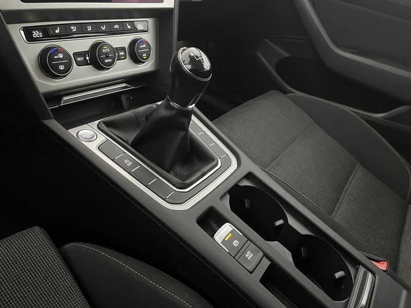 Volkswagen Passat bild 13