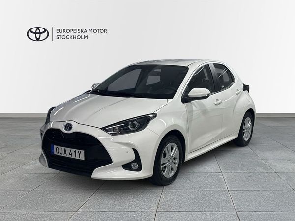 Toyota Yaris 1,5 HSD ACTIVE KOMFORT / P-SENS / VINTERHJUL - 2023