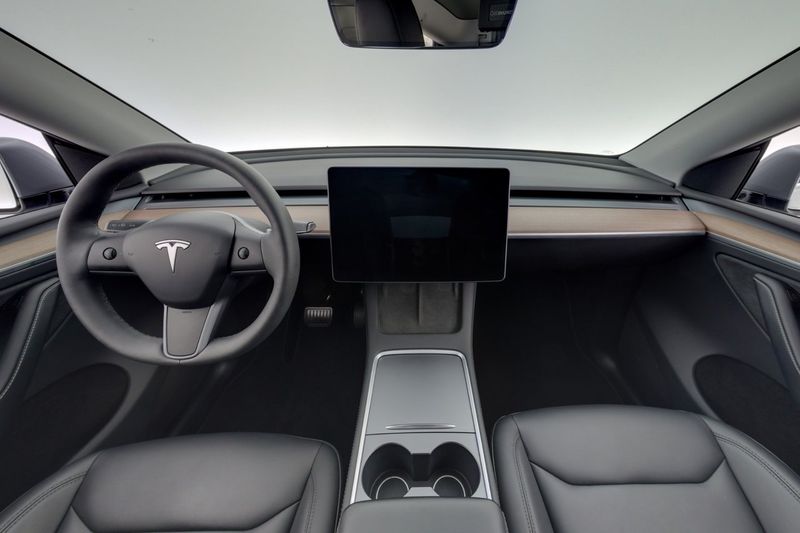 Tesla Model Y bild 13