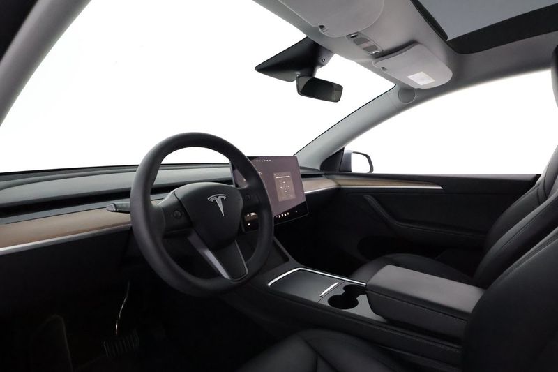 Tesla Model Y bild 11