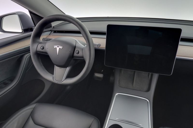Tesla Model Y bild 15