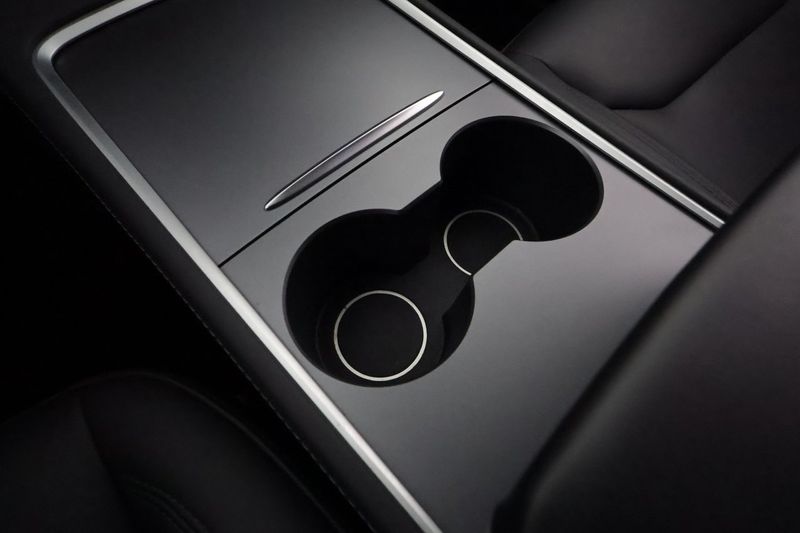 Tesla Model Y bild 23