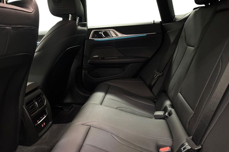 BMW i4 bild 11