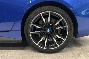 BMW i4 bild 17