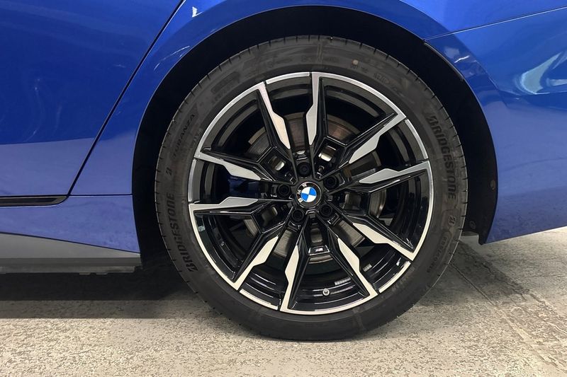 BMW i4 bild 17