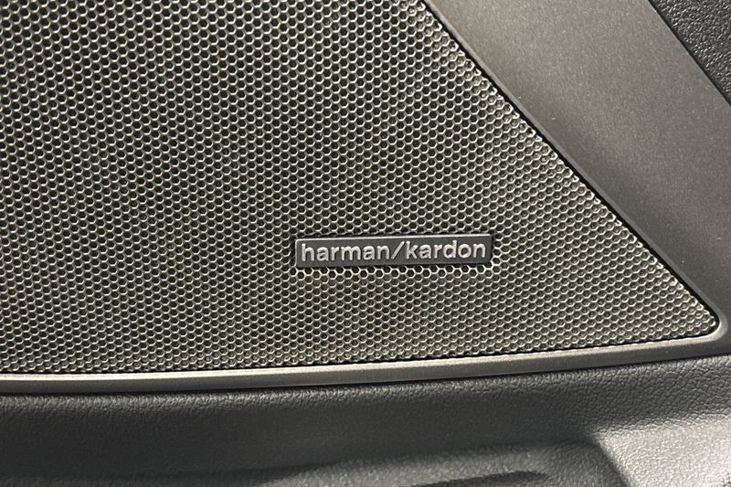 BMW 330 bild 18
