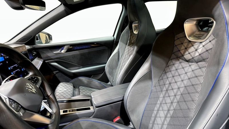 Volkswagen Passat bild 8