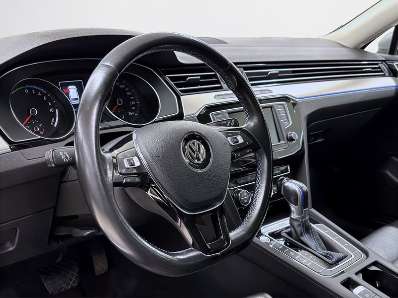 Volkswagen Passat bild 9