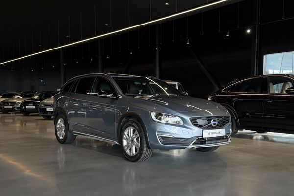 Volvo V60 Cross Country D3 Geartronic Business Advanced / Värmare / Kamrem bytt - 2017