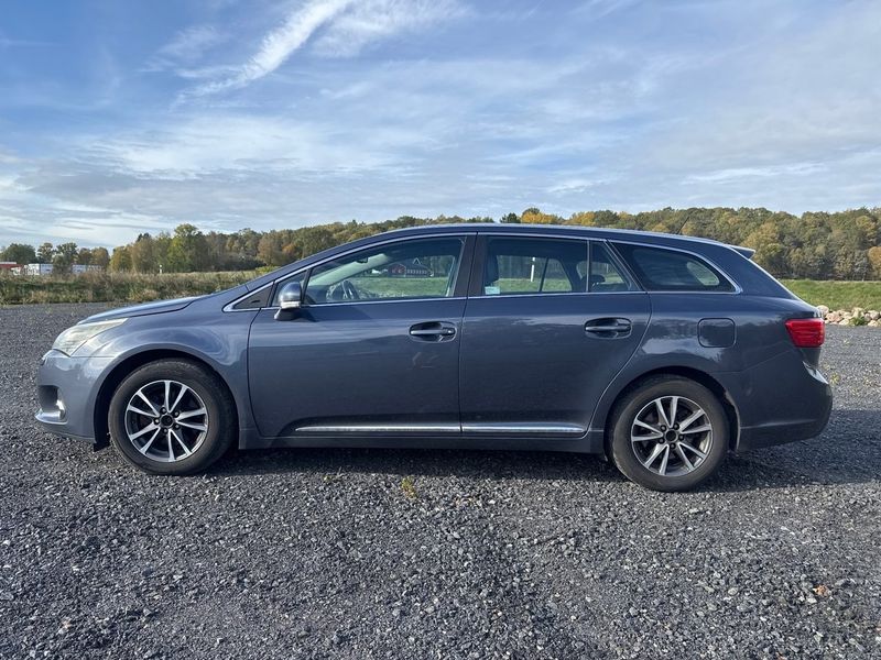 Toyota Avensis bild 2