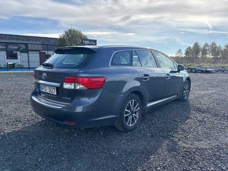 Toyota Avensis bild 13
