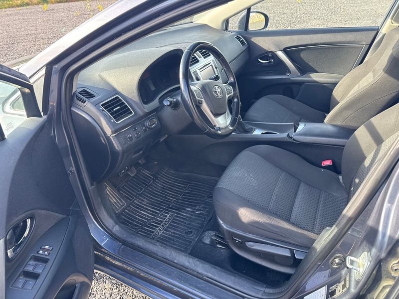 Toyota Avensis bild 4