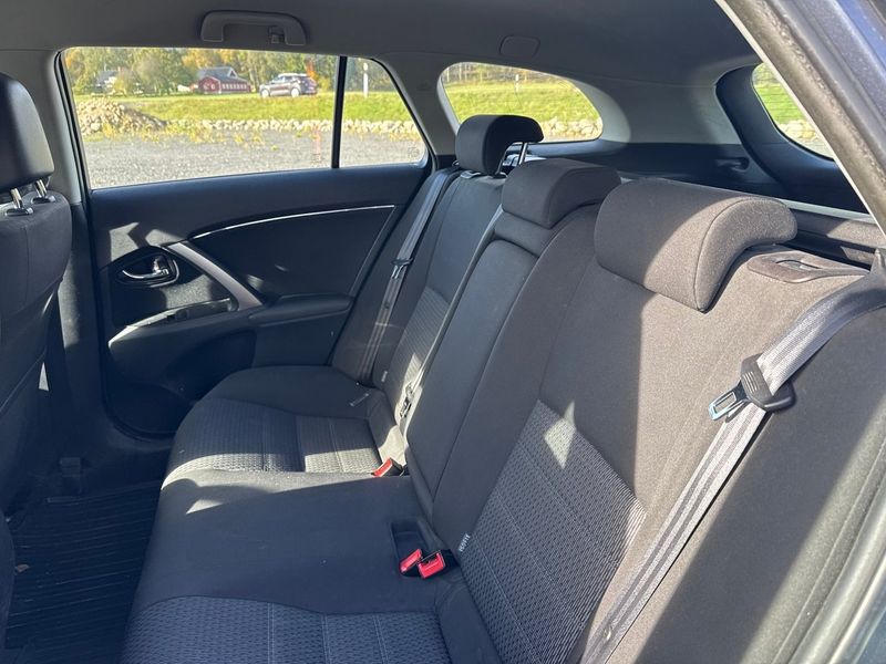 Toyota Avensis bild 7