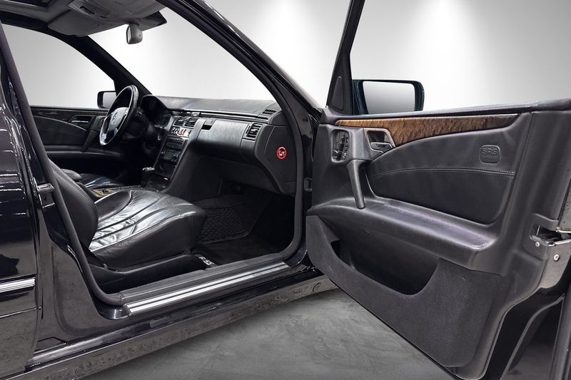 Mercedes E55 AMG bild 12