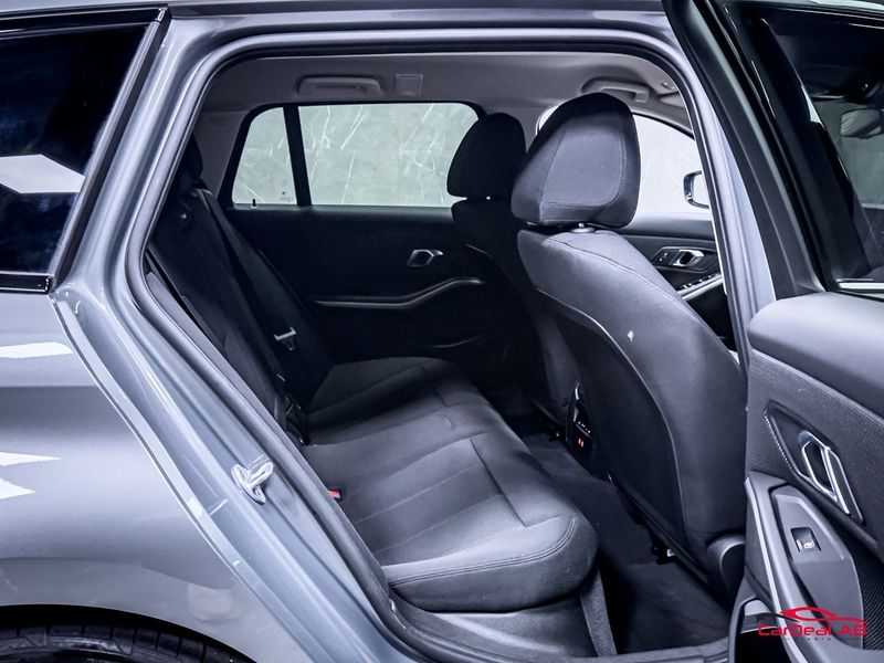 BMW 330 bild 16