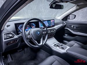 BMW 330 bild 11