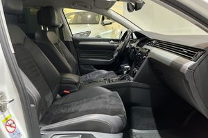 Volkswagen Passat bild 8