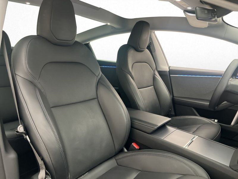 Tesla Model 3 bild 28