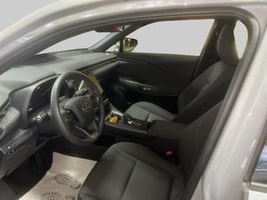 Lexus LBX bild 6