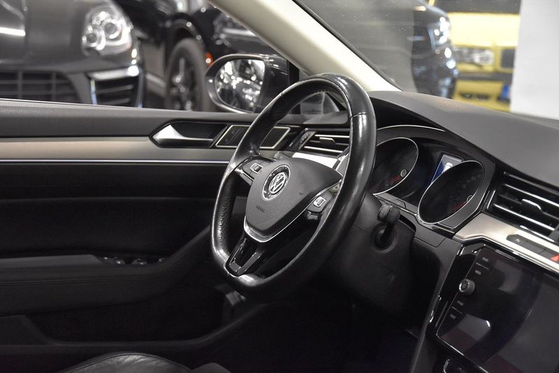 Volkswagen Passat bild 8
