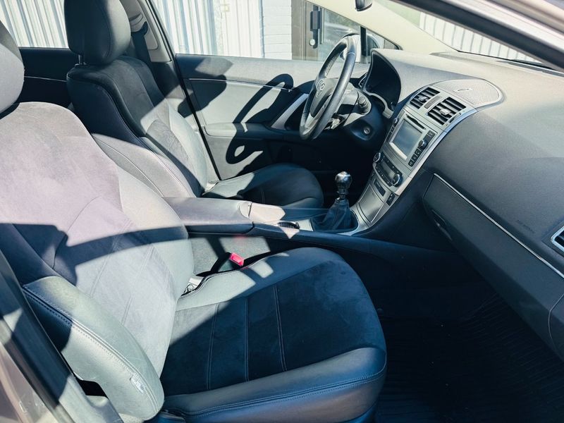 Toyota Avensis bild 5