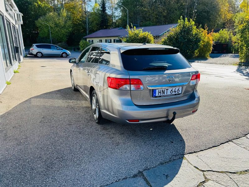 Toyota Avensis bild 4