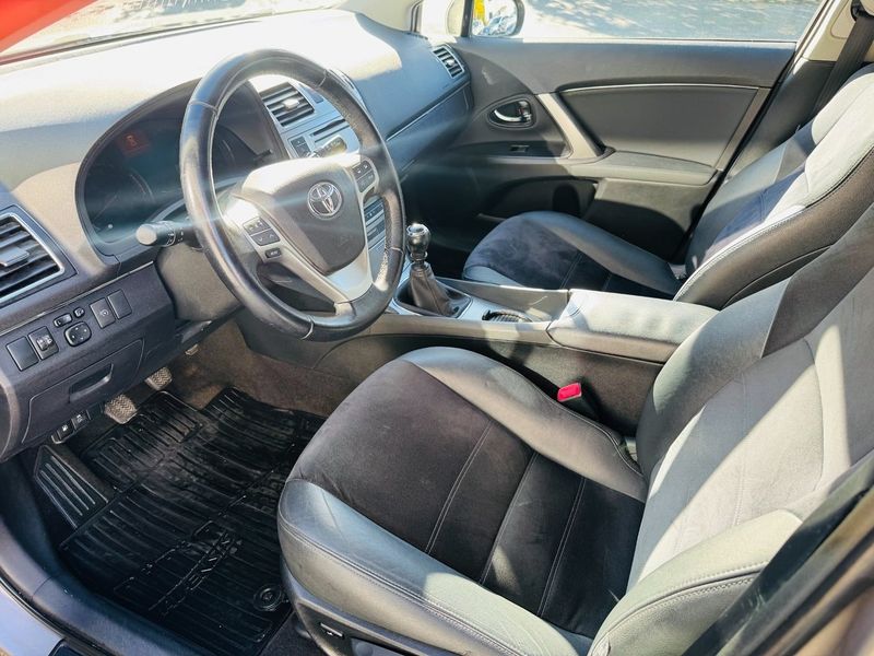 Toyota Avensis bild 8