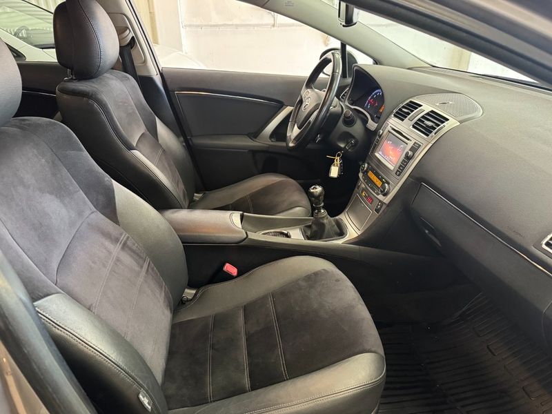 Toyota Avensis bild 17