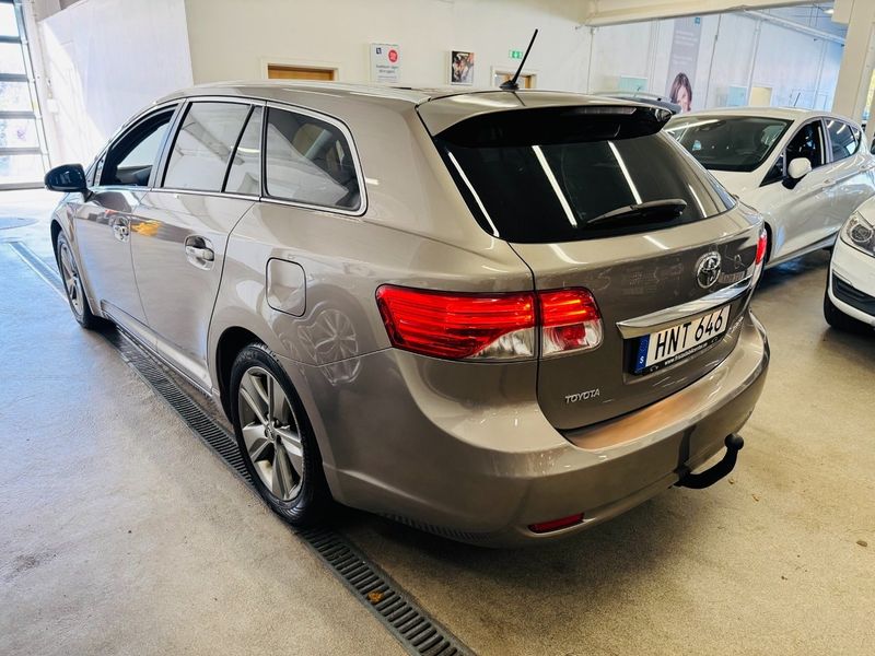 Toyota Avensis bild 16