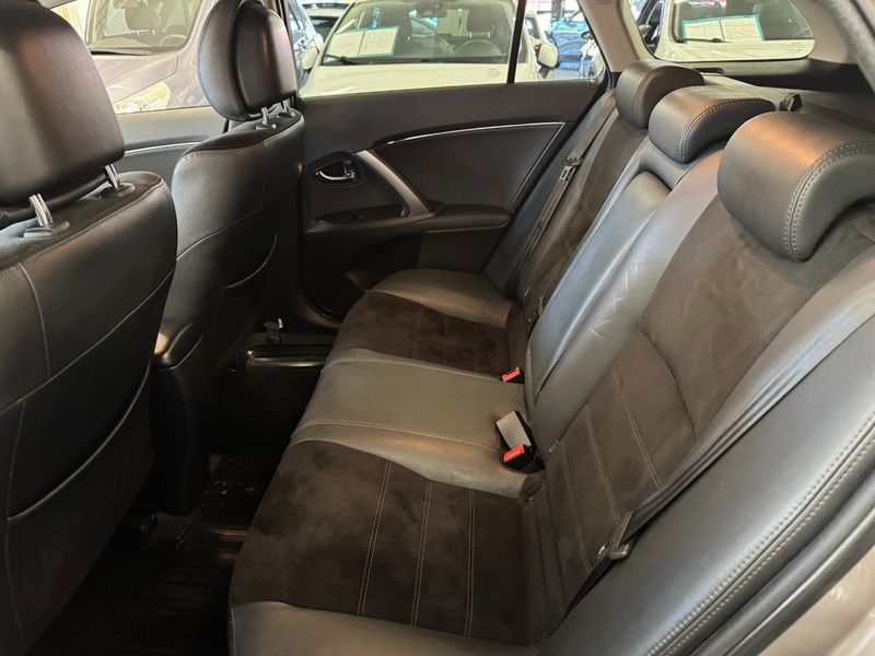 Toyota Avensis bild 19