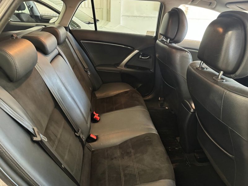 Toyota Avensis bild 18