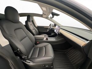 Tesla Model Y bild 12