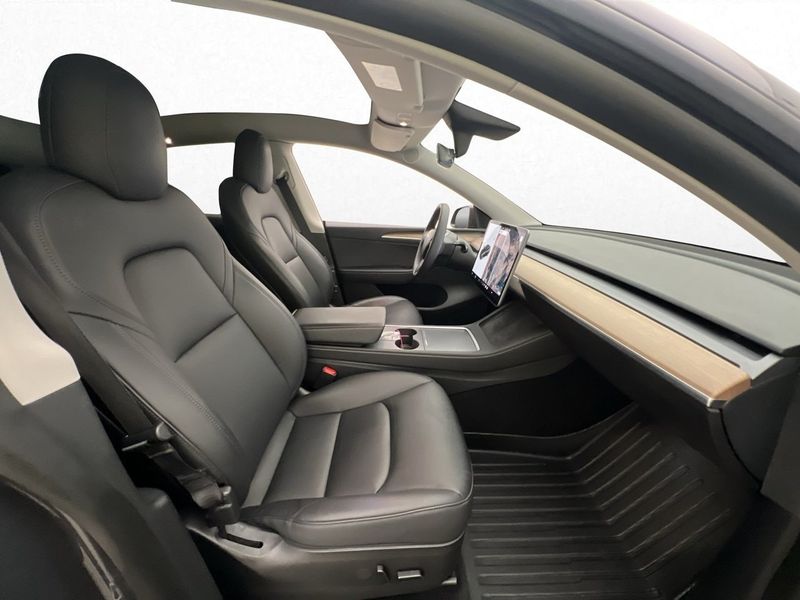 Tesla Model Y bild 12
