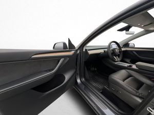 Tesla Model Y bild 9