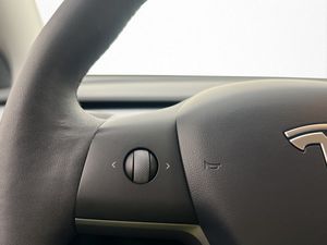 Tesla Model Y bild 17