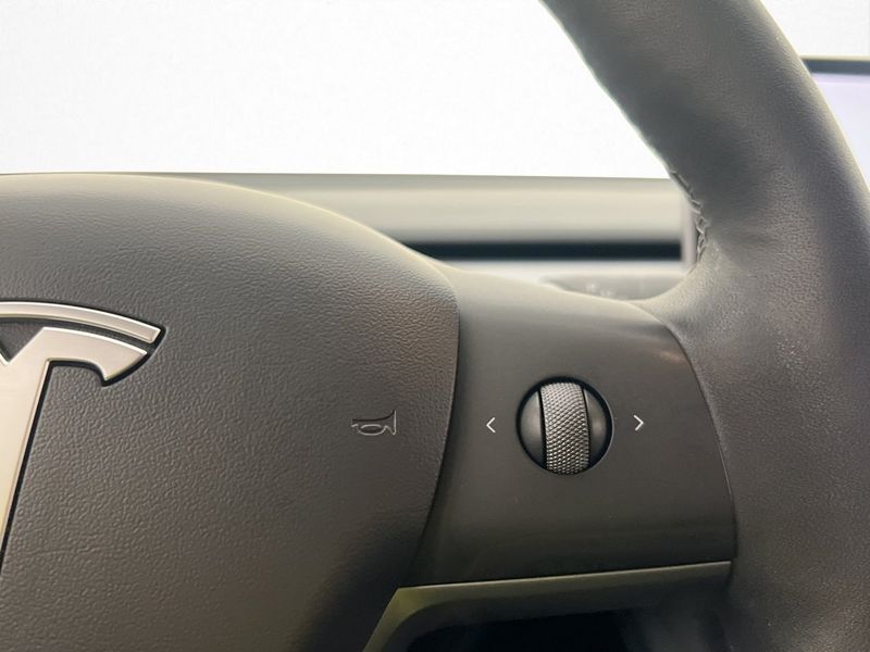 Tesla Model Y bild 18