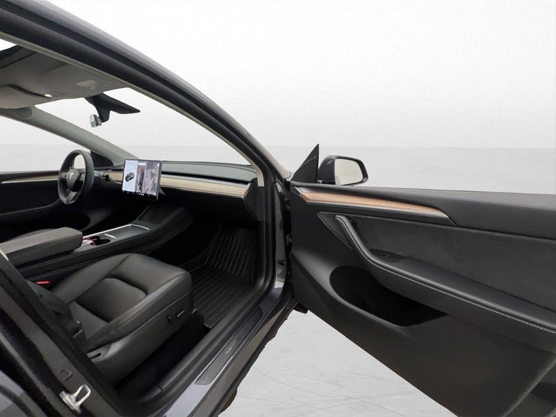 Tesla Model Y bild 13